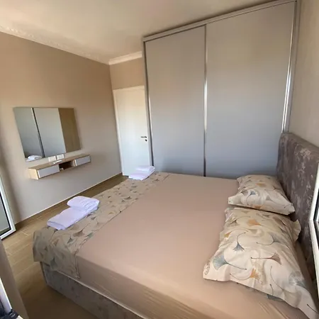 Aleks Lungo Mare * Vlorë