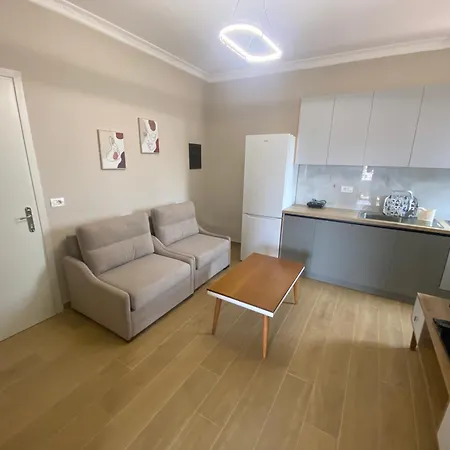 Aleks Lungo Mare * Vlorë