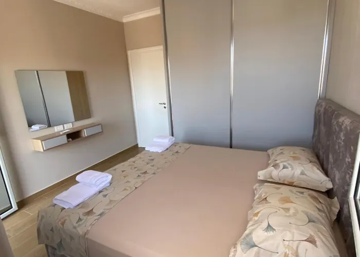 Aleks Lungo Mare * Vlorë